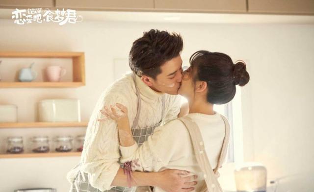 时尚芭比做美甲