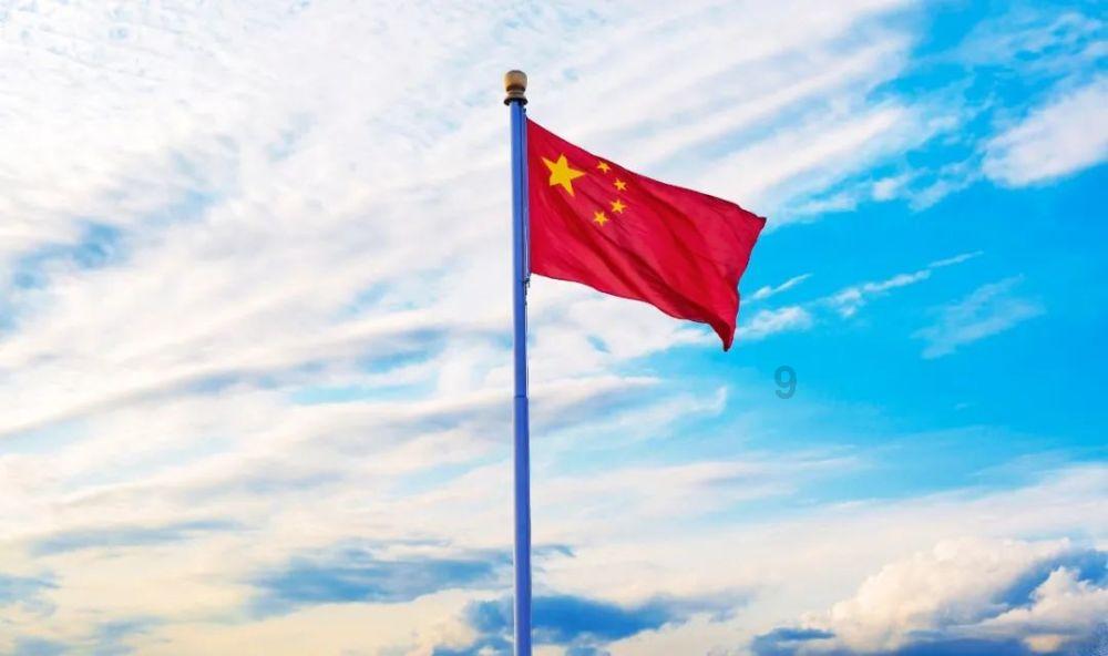 渔夫救下伍子胥一命，赠渔夫一把宝剑，渔夫收下后当即自刎